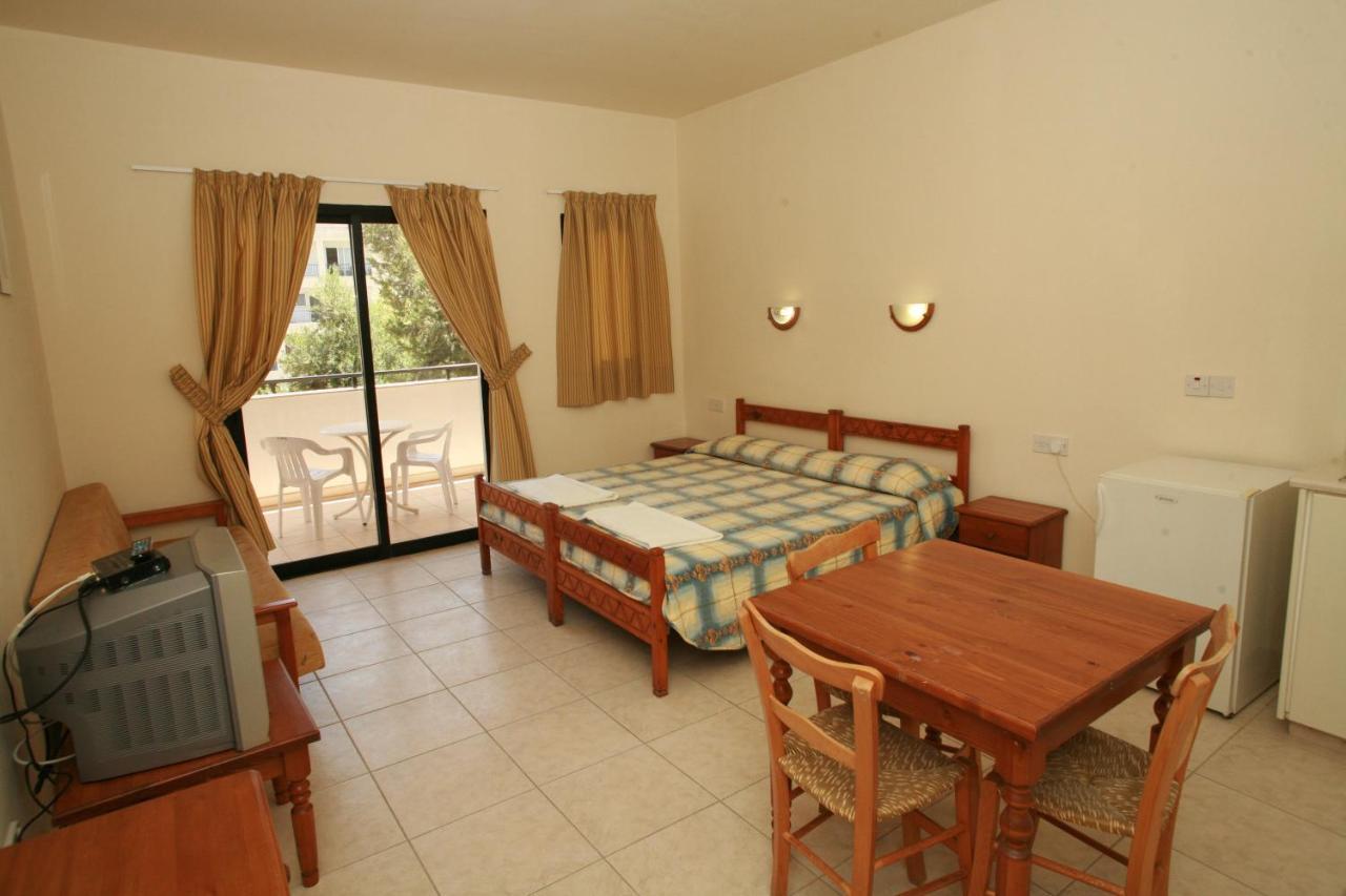 New York Plaza Hotel Apartments Paphos Zimmer foto
