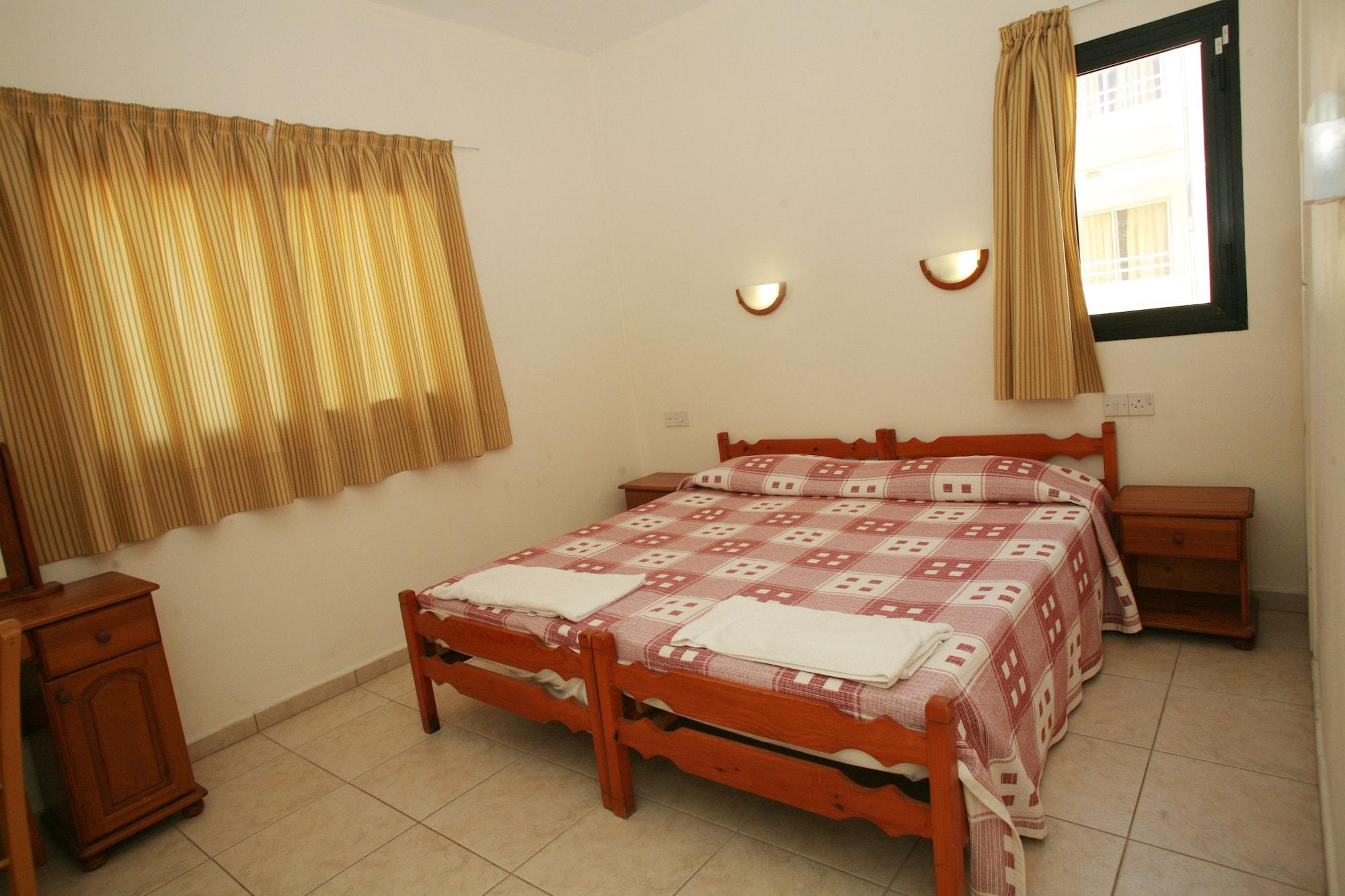 New York Plaza Hotel Apartments Paphos Exterior foto