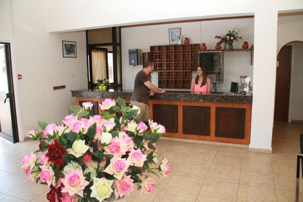 New York Plaza Hotel Apartments Paphos Exterior foto