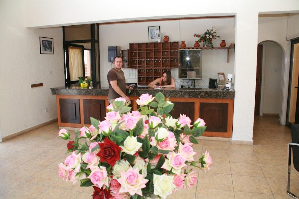 New York Plaza Hotel Apartments Paphos Exterior foto