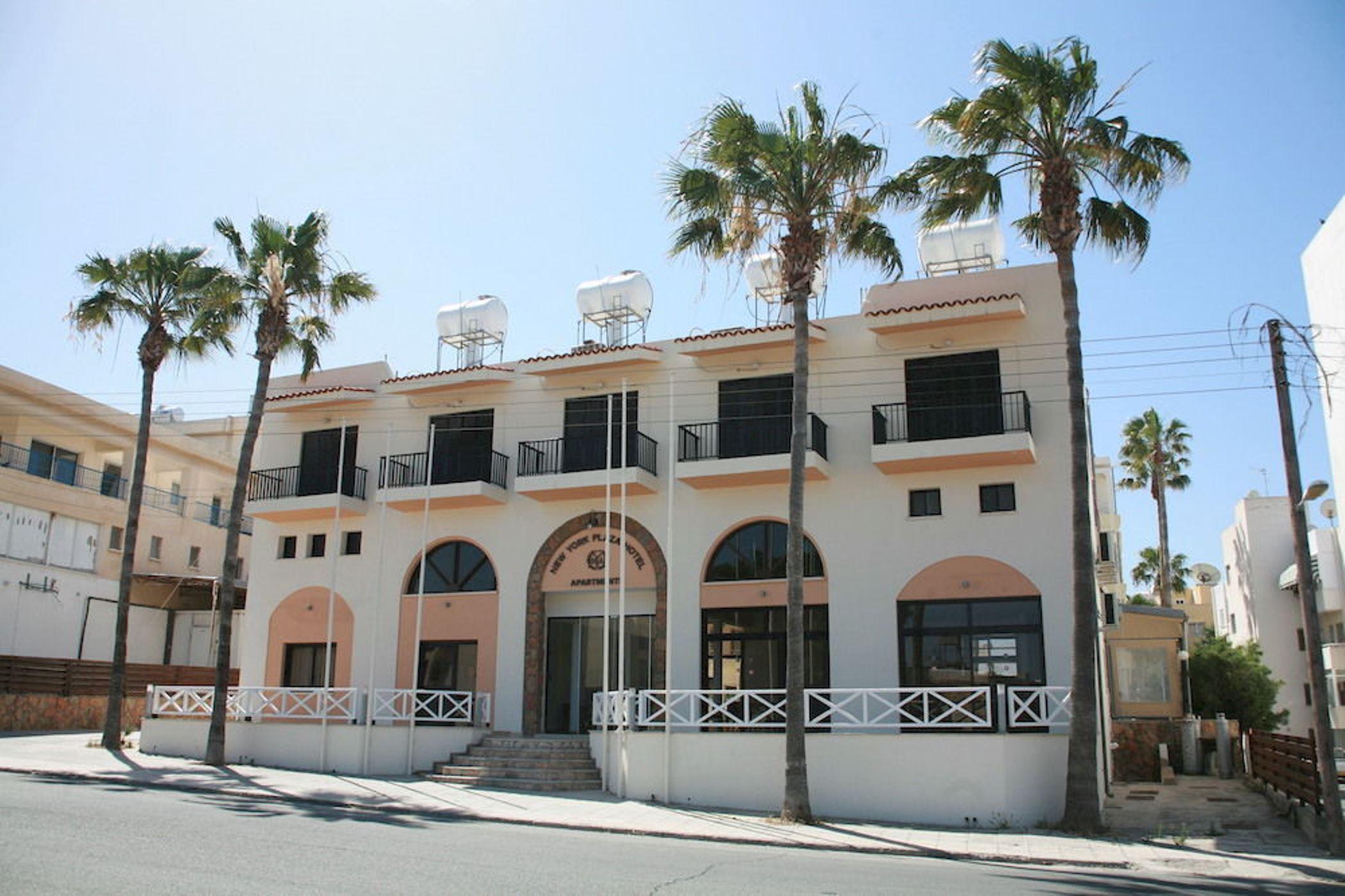 New York Plaza Hotel Apartments Paphos Exterior foto