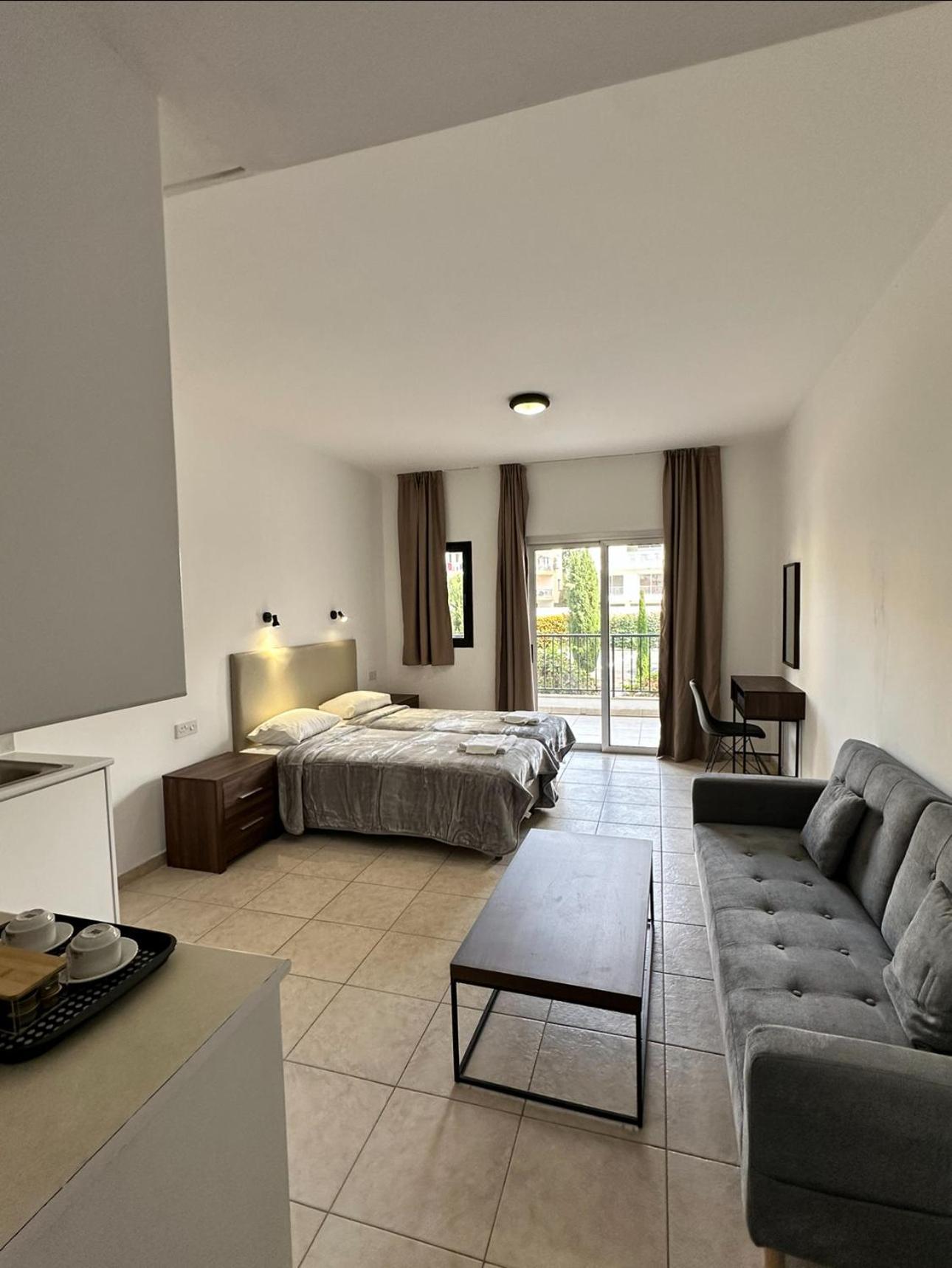 New York Plaza Hotel Apartments Paphos Exterior foto