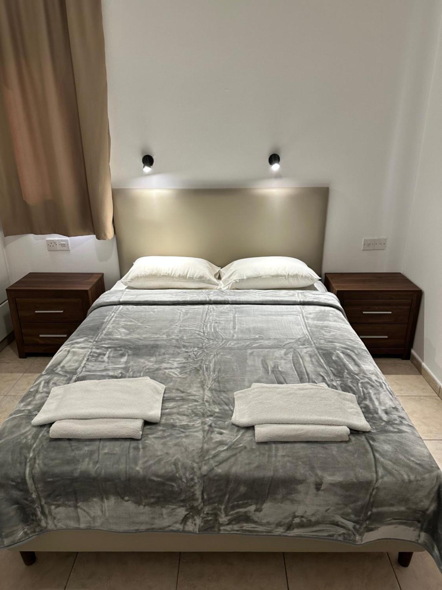 New York Plaza Hotel Apartments Paphos Exterior foto