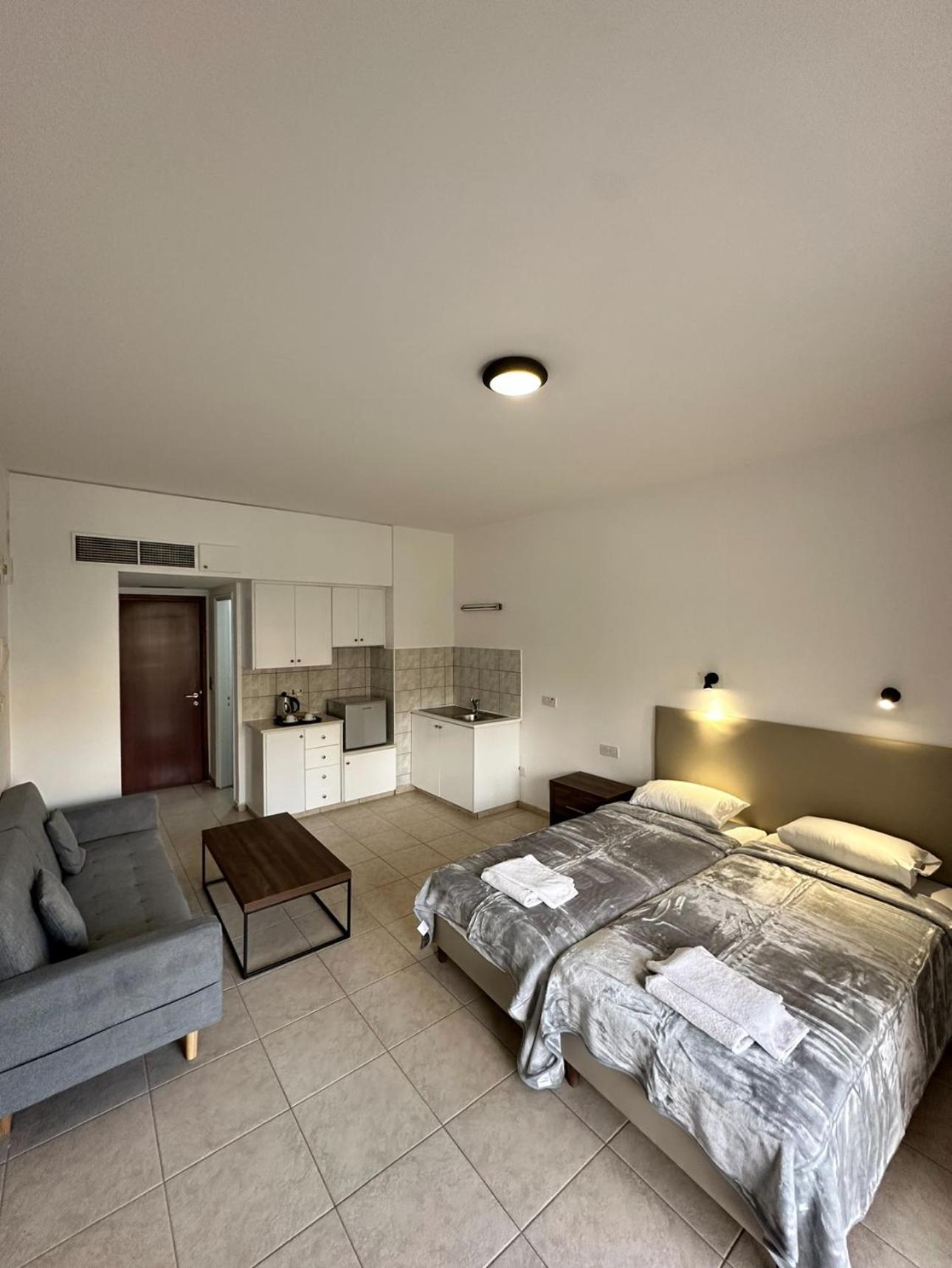 New York Plaza Hotel Apartments Paphos Exterior foto