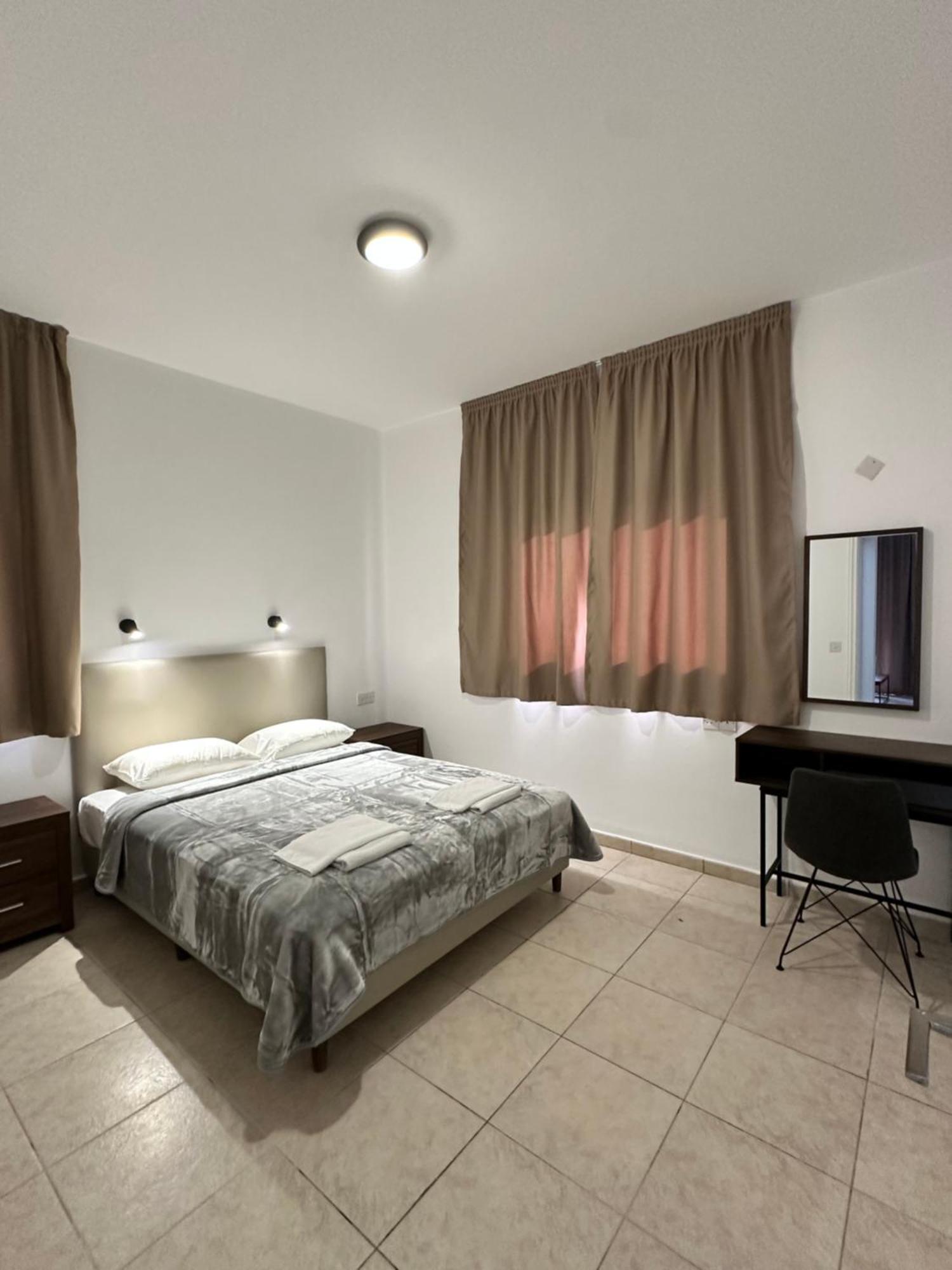 New York Plaza Hotel Apartments Paphos Exterior foto