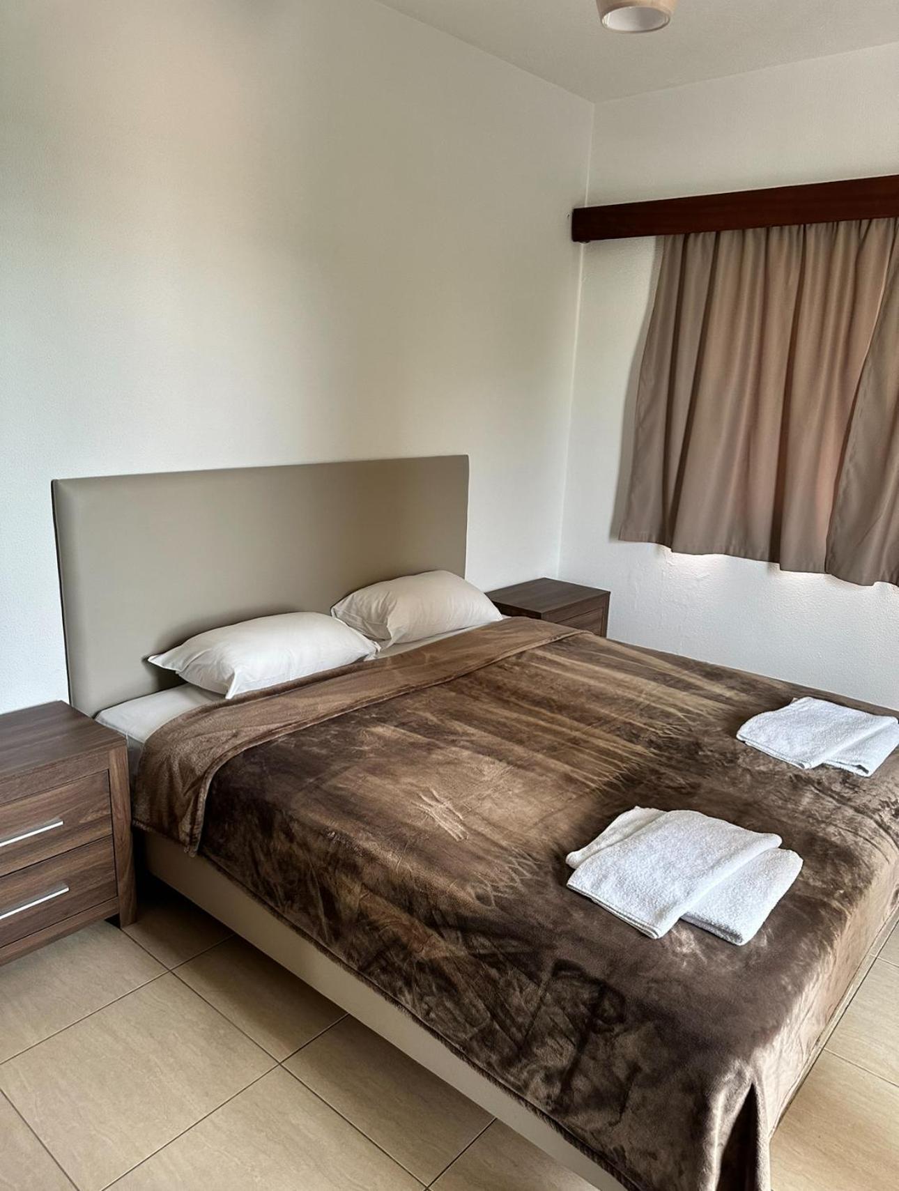New York Plaza Hotel Apartments Paphos Exterior foto