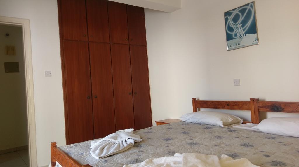 New York Plaza Hotel Apartments Paphos Exterior foto